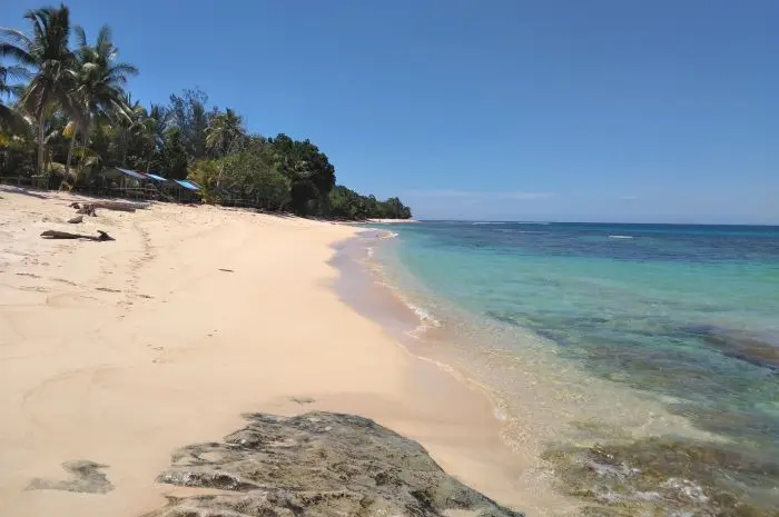Pantai Base G, Pantai Eksotis di Jayapura yang Memiliki Sejarah Unik