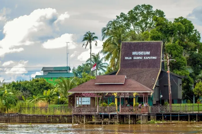 Destinasi Wisata di Kalimantan Selatan Terbaik dan Paling Populer