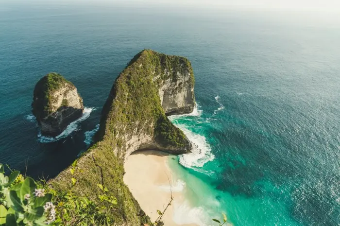 Tempat Wisata Terpopuler di Nusa Penida yang Wajib Dikunjungi